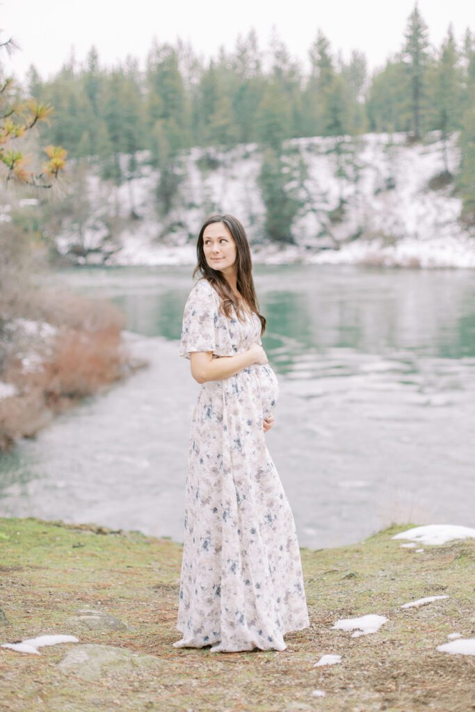 maternity photo by the spokane river in the winter