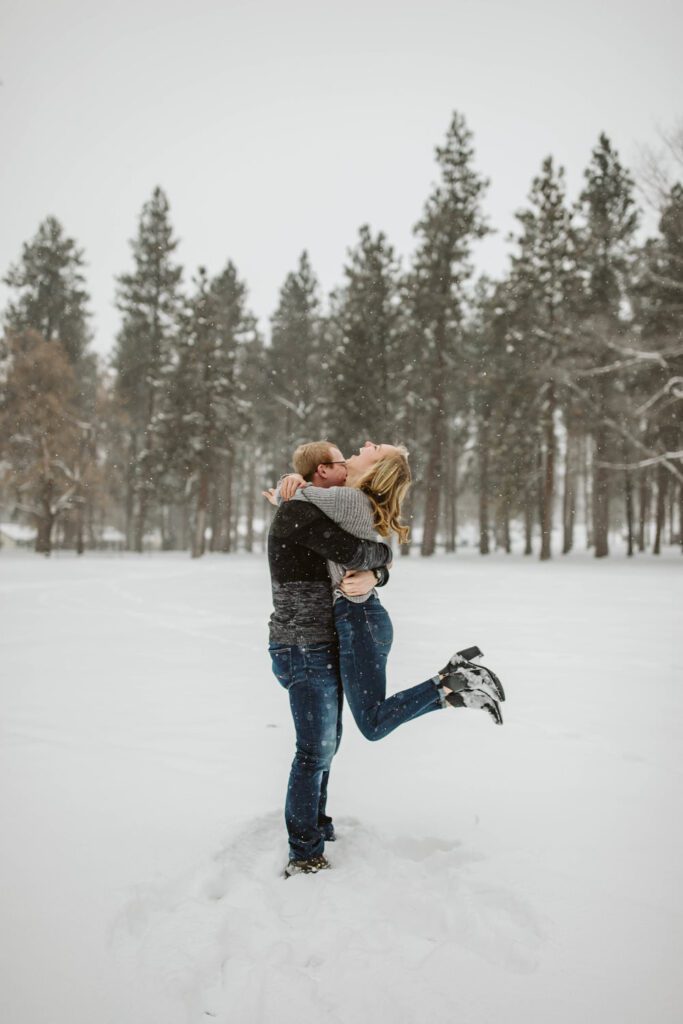 couple playing in the winter for photos in spokane